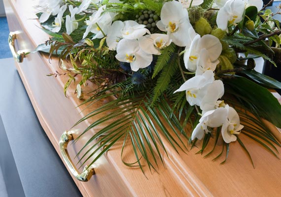 Nous vous proposons des services funéraires de qualité, dans le respect strict des volontés du défunt et de ses proches